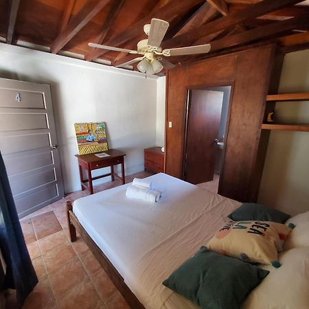 The Bounty Hotel Caye Caulker Bagian luar foto