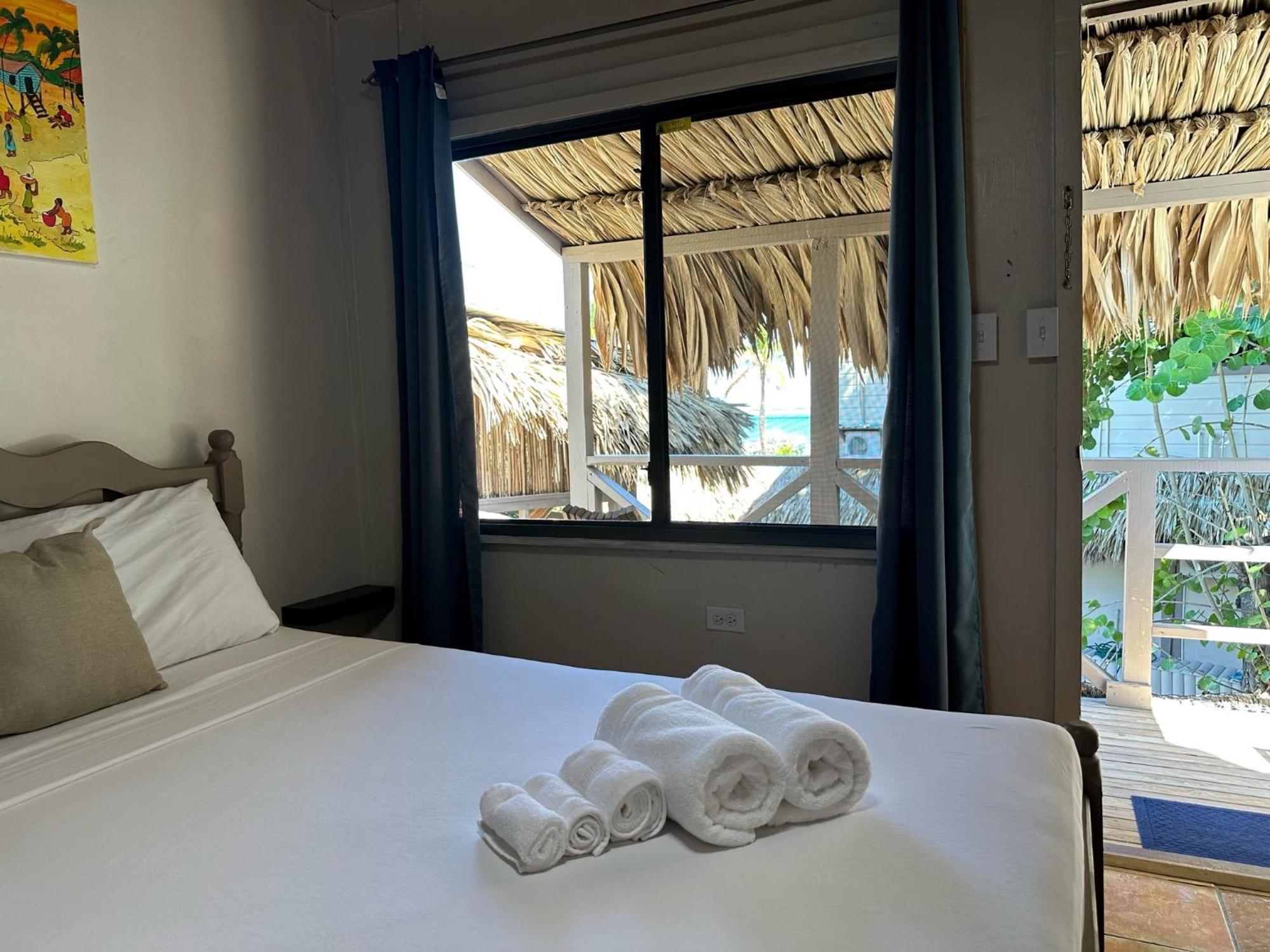 The Bounty Hotel Caye Caulker Bagian luar foto