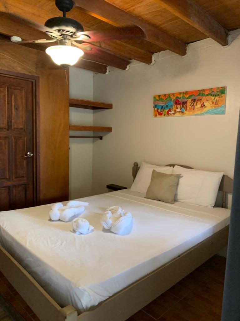 The Bounty Hotel Caye Caulker Bagian luar foto