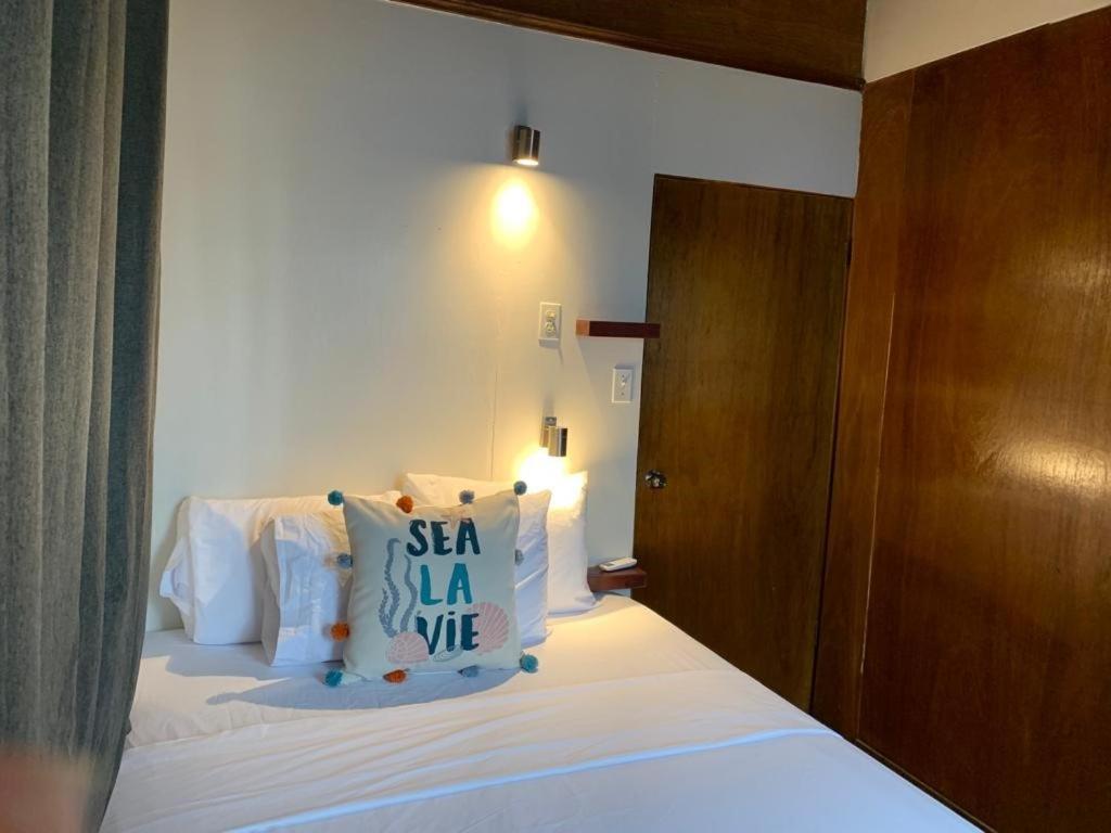 The Bounty Hotel Caye Caulker Bagian luar foto